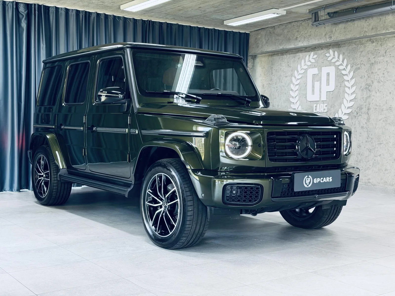 Skutečný Mercedes G 450d v olivové metalíze, fotografie vozu